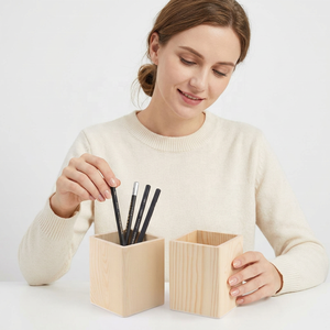 Porte-crayons en bois carré, organiseur de bureau, finition naturelle, conteneur de rangement pour fournitures de bureau, collection artisanale - Product Image 1