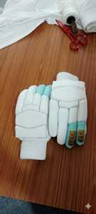 Guantes de Bateo de Cricket Cómodos de Calidad Profesional, Cuero PU, Logotipo Personalizable, Todos los Tamaños y Múltiples Colores - Product Image 2