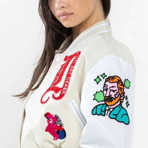 Chaqueta Corta de Mujer con Bordado Chenille Acolchado de Alta Calidad, Personalizada, Transpirable, Resistente al Viento y Ecológica - Product Image 6