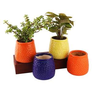Pot de fleurs en céramique artisanal au design traditionnel et moderne, idéal pour les plantes d'intérieur et la décoration de la maison. - Product Image 5