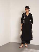Robe midi noire à col en V avec broderie florale, manches trois quarts, coupe ample, tenue décontractée pour tous les jours, tissu tissé 100% coton