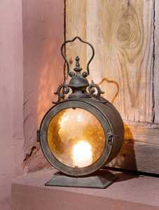 Portavelas de Latón Vintage con Tapa de Cúpula y Paneles de Vidrio para Decoración del Hogar - Product Image 4