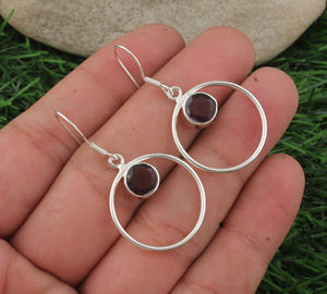 ต่างหูห้อยทรงหยดน้ำ ทำจากเงินแท้ 925 ประดับด้วยพลอยโกเมนแดงธรรมชาติ งานฝีมือชั้นสูง สำหรับทุกเพศ  หินประจำเดือนมกราคม  เครื่องประดับงานฝีมือ  ขายส่ง - Product Image 5