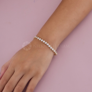 Elegante brazalete de diamantes de corte redondo con diamantes creados en laboratorio con claridad VVS para mujeres, de la India. - Product Image 5