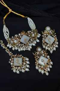 Delicado Conjunto de Collar Navratna Kundan Tradicional Indio para Novia, Joyería Artificial al por Mayor - Product Image 3