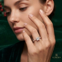 Bague de fiançailles en diamant de laboratoire Princess, sertie de quatre griffes au centre, avec bande demi-éternité délicate pavée, bague de promesse pour femme