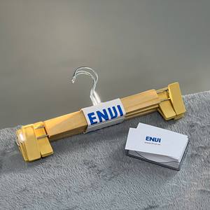 Cintres en bois écologiques durables et économiques avec pinces en acier inoxydable multifonction antidérapantes pour vêtements et salle de bain (vente en gros) - Product Image 5