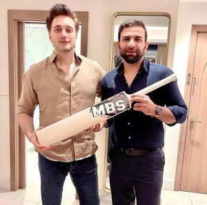 ไม้คริกเก็ต MBS Iftimenia English Willow รุ่นคลาสสิค โปรไฟล์เต็มรูปแบบ สำหรับมืออาชีพ ใช้งานกลางแจ้ง ทนทาน น้ำหนักเบา สำหรับคนถนัดซ้าย/ขวา หนา 40 มม. น้ำหนัก 2.8 ปอนด์ - Product Image 2