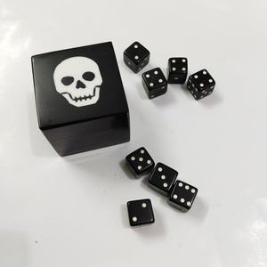 Ensemble de dés en résine faits à la main, boîte à dés en résine noire avec des points blancs et six dés noirs pour les jeux de table, ensemble artisanal artistique - Product Image 1