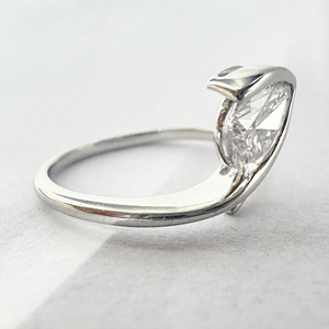 Bague de fiançailles en diamant taille poire, or blanc 14 carats, bague bypass, solitaire, fabricant de bijoux fins - Product Image 5
