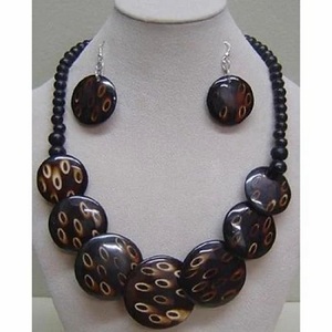 Collar corto de resina con diseño de caparazón de tortuga, hecho a mano, estilo retro, con cuentas de resina con patrón marrón, para mujer. - Product Image 2