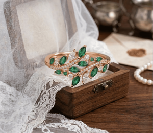 Anillo de Acero Inoxidable con Baño de Oro de 18K y Diseño Floral de Lujo Ligero con Piedra Natural y Diamantes Negros para Mujer, Estilo de Moda - Product Image 2