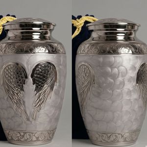 Urnas metálicas artesanales de diseño clásico y elegante para decoración del hogar - Product Image 3