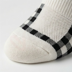 Chaussettes ras du cou pour hommes, couleur unie, tricotées, respirantes, en coton, polyester et élasthanne, pour usage quotidien en automne, style classique - Product Image 6