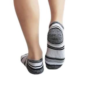 Calcetines Deportivos Clásicos Blancos con Rayas Negras, Calcetines de Alto Rendimiento para Correr, con Talón Acolchado, para Entrenamiento en el Gimnasio - Product Image 4