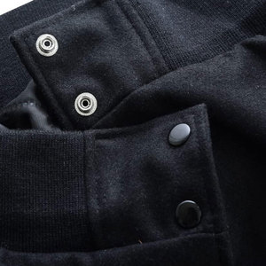 Veste universitaire pour homme de haute qualité, décontractée, en coton molletonné avec corps en laine et design en cuir à motifs. - Product Image 5