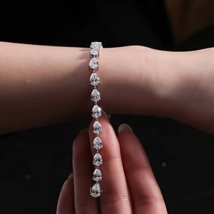 Bracelet en or blanc 14 carats avec diamant taille poire, serti griffe, unisexe, maillons de chaîne - Product Image 4