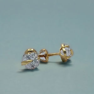 Elegantes Pendientes de Diamantes en Oro de 22K con Engaste Clásico, Joyería Minimalista y Elegante para Mujer, Uso Diario - Product Image 3