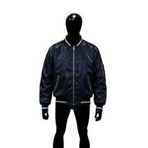 Chaqueta universitaria premium azul marino satinada para hombre y mujer, chaqueta bomber brillante personalizada al por mayor con cuello acanalado a rayas blancas y negras - Product Image 1