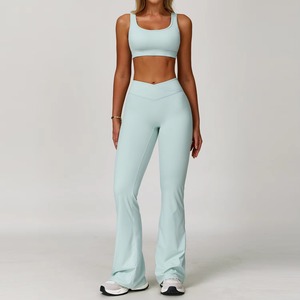 Conjuntos deportivos para mujer, sujetador deportivo con tiras halter y pantalones cortos sin costuras para gimnasio y yoga. - Product Image 4