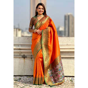 Sari Patola de Tela Pura Naranja con Tejidos en Contraste para Vestidos de Cóctel - Product Image 4