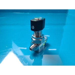 Vanne solénoïde haute pression CKD OGD10V-4RM-K utilisée comme pièce détachée pour équipement semi-conducteur d'occasion - Product Image 2