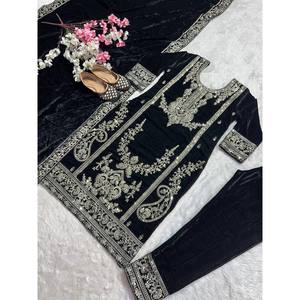 Ensemble de costumes pour femmes de designer avec broderie et séquence de codage - Product Image 1