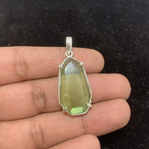 Pendentif en pierre de péridot pour femme, coupe poire, collier bohème en argent allemand, pendentif artisanal en pierre précieuse pour femme, bijoux - Product Image 4