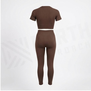 Ensemble de yoga 2 pièces North Approach, marron uni, haut court à col rond et manches courtes, leggings taille haute pleine longueur, vêtements de sport sans couture - Product Image 2