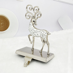 Colgador de Navidad Personalizado al por Mayor, Decoración de Ciervo con Mosaico Plateado, Soporte para Calcetines Navideños - Product Image 4