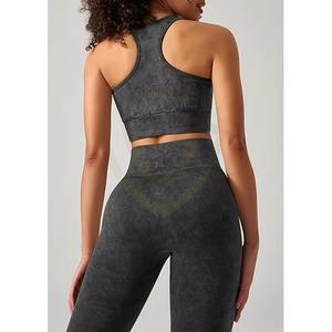 Conjunto de yoga reversible ligero de 2 piezas para mujer, conjunto deportivo transpirable de tela elástica con leggings y sujetador. - Product Image 3