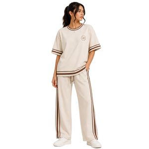 Ensemble décontracté deux pièces beige et marron pour femme : T-shirt oversize et pantalon large avec rayures contrastées - Product Image 1