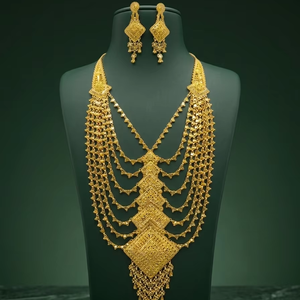 Conjunto de Collar de 4 Piezas en Latón y Cobre con Baño de Oro para Mujer, Joyería Hecha a Mano con Acabado Liso y Apariencia Elegante para Fiestas - Product Image 1