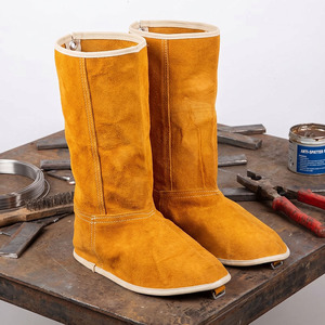 Protège-chaussures en cuir de vachette pleine fleur de qualité supérieure, avec fermeture élastique, résistants aux flammes et au feu, pour la sécurité professionnelle. - Product Image 5
