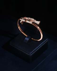 Brazalete Love Arrow con Cristales Swarovski, Plata 925, Chapado en Oro Blanco de 18k, Joyería para Mujer - Product Image 4