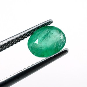 พลอยมรกต HAYAAT GEMS 1 กะรัต สีเขียว รูปไข่ ขนาด 7x6x4 มม.  มีสีเล่น/สีเปลวไฟ สำหรับทำเครื่องประดับ - Product Image 4
