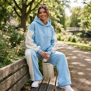 Ensemble de survêtement décontracté pour femme, bleu ciel et blanc, avec sweat à capuche oversize et pantalon de jogging à jambes larges, tenue deux pièces - Product Image 5