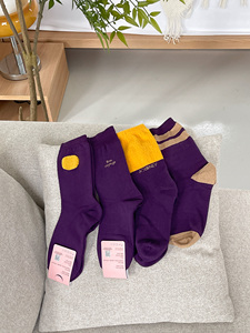 Chaussettes pour femmes de style coréen, couleur violette, en coton peigné de qualité supérieure - Product Image 1