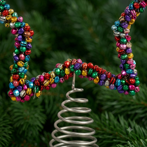 Décor de sommet de sapin de Noël en forme d'étoile multicolore avec clochettes et base spirale argentée - Product Image 2