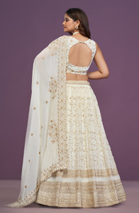 Ensemble Lehenga Indien Brodé Blanc avec Blouse Sans Manches, Dupatta Longueur Ras du Sol – Tenue de Fête et de Mariage pour Femme - Product Image 4