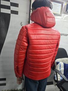 แจ็คเก็ตพัฟเฟอร์บุผ้านวมบางระบายอากาศได้ดีสำหรับผู้ชาย ดีไซน์ยอดเยี่ยมประจำปี 2024 พร้อมบริการสกรีนโลโก้ ผ้าคุณภาพสูง คอตั้ง ซิป - Product Image 2