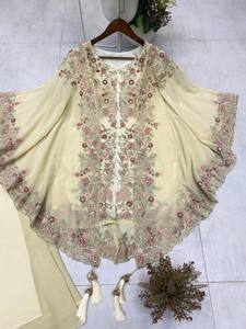Conjunto de Kurta y Palazzo Bordado para Mujer con Bolero y Borlas Florales, Traje Indio-Pakistaní para Fiesta o Boda - Product Image 4