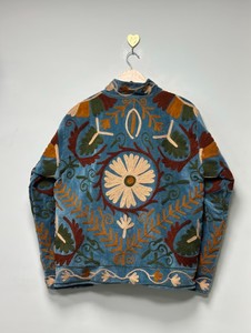 Chaqueta de terciopelo Suzani bordada, chaqueta artesanal hecha a mano, chaqueta Suzani hecha a mano, diseño floral, abrigo corto estilo bohemio, regalo para ella - Product Image 4