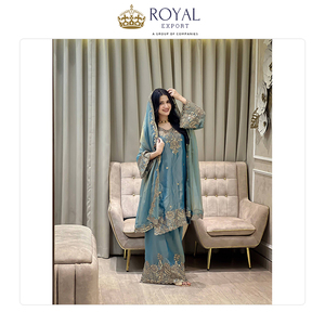 Dernière collection de vêtements de mariage indiens de créateurs, robe Sharara en soie NC MOS avec travail de sequins et de Zari, en vente - Product Image 5