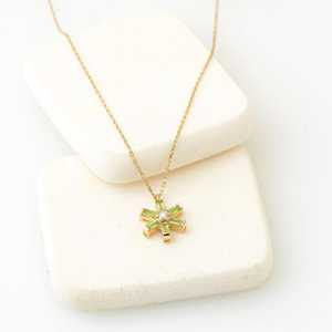 Pendentif flocon de neige en péridot vert, pierre de naissance, minimaliste, argent sterling 925 plaqué or 14 carats, cadeau - Product Image 6