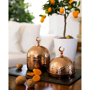 Juego de servir de latón antiguo con dos tazones con tapa en un bandeja decorativa para frutos secos y bocadillos, tazones de chocolate hechos a mano. - Product Image 3