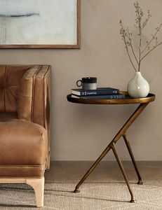 Table d'appoint en bois décorative, idéale pour décorer les coins avec des plantes, des lampes et des objets artistiques - Product Image 1