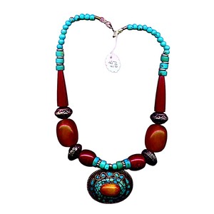 Collar bohemio con piedras turquesas – Joyería tribal hecha a mano con cuentas – Collar de joyería bohemia rústica para mujer - Product Image 3
