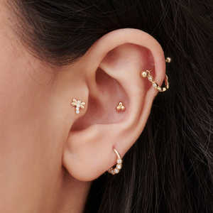 Pendientes Personalizados de Libélula Adorables con Baño de Oro de 14K, Pendientes de Tuerca de Moissanita de 14K con Diseño de Abeja para Helix, Perfectos para Fiestas - Product Image 5