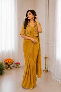 Sari de crepé de seda con bordado de lentejuelas, listo para usar, para fiestas, con blusa y chaqueta completamente cosidas. - Product Image 4